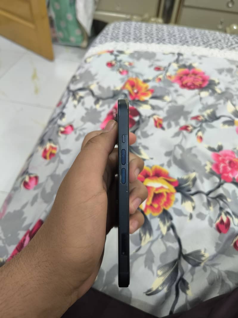 Apple iPhone 13 2