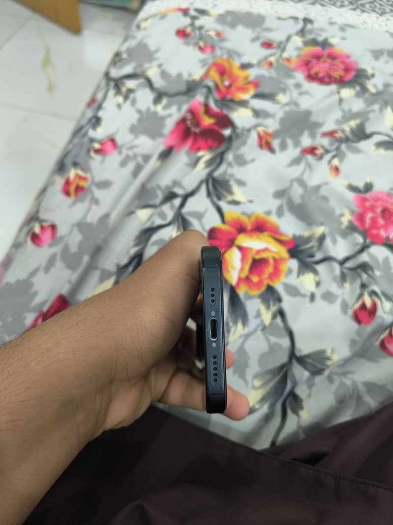 Apple iPhone 13 4