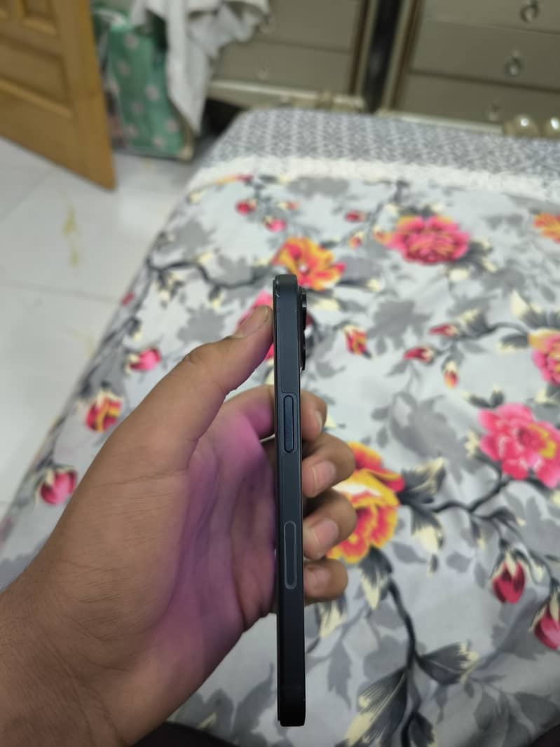 Apple iPhone 13 6