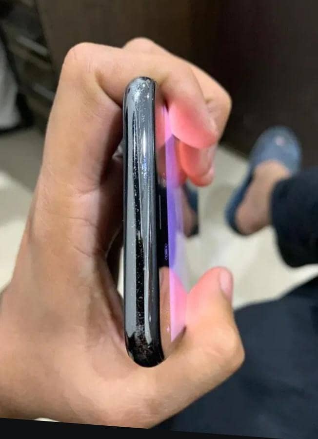 Apple iPhone X 4