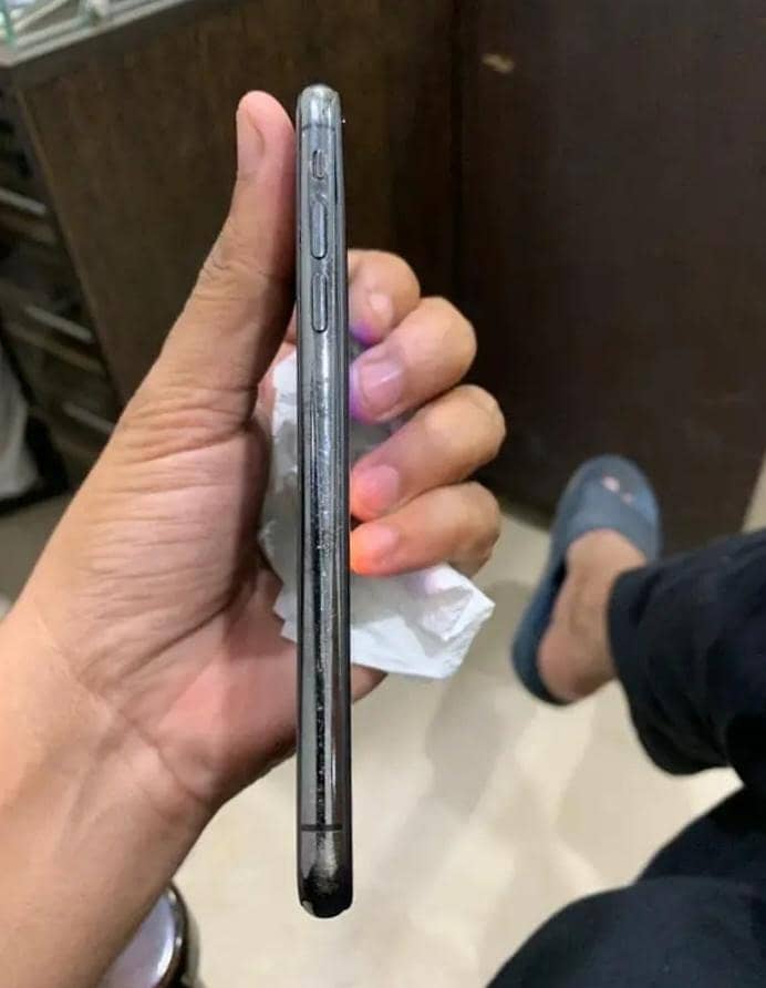 Apple iPhone X 5