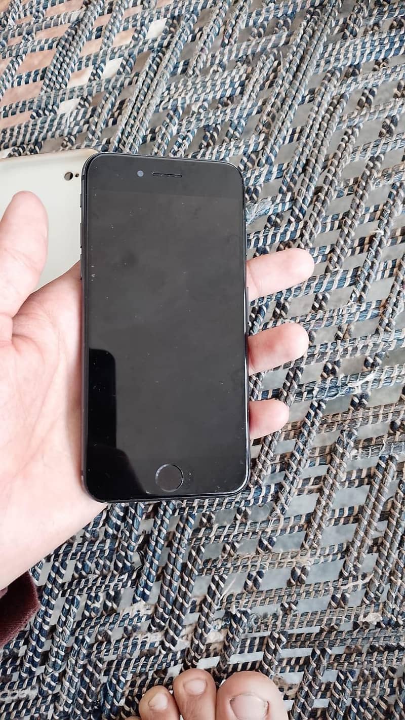Apple iPhone 8 1