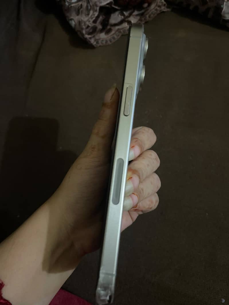 Apple iPhone 15 Pro Max 5