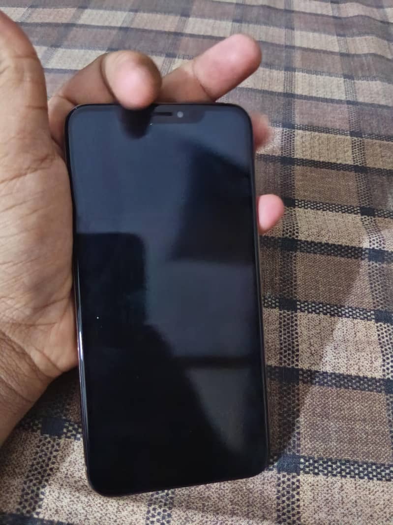 Apple iPhone XS Max 1
