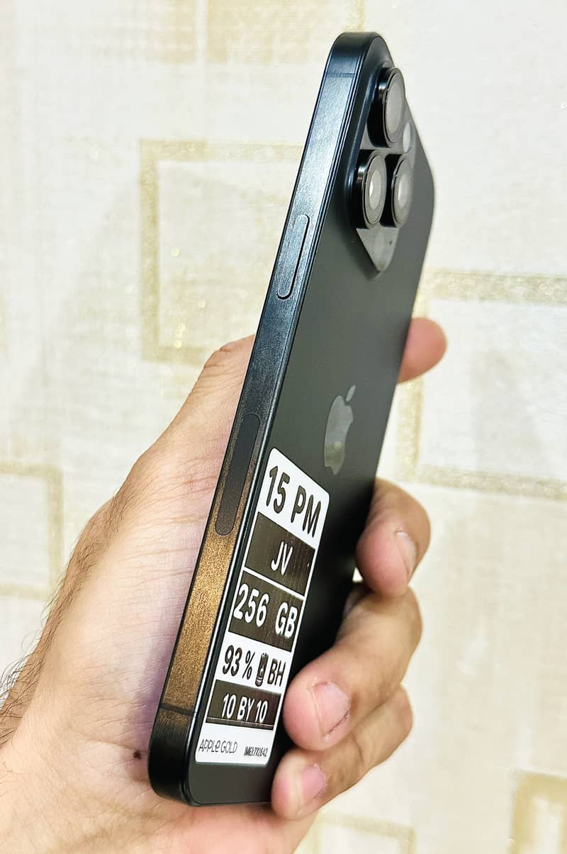 Apple iPhone 15 Pro Max 3