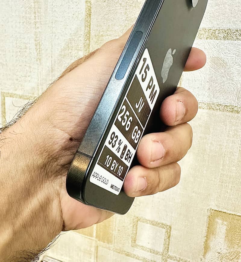 Apple iPhone 15 Pro Max 5