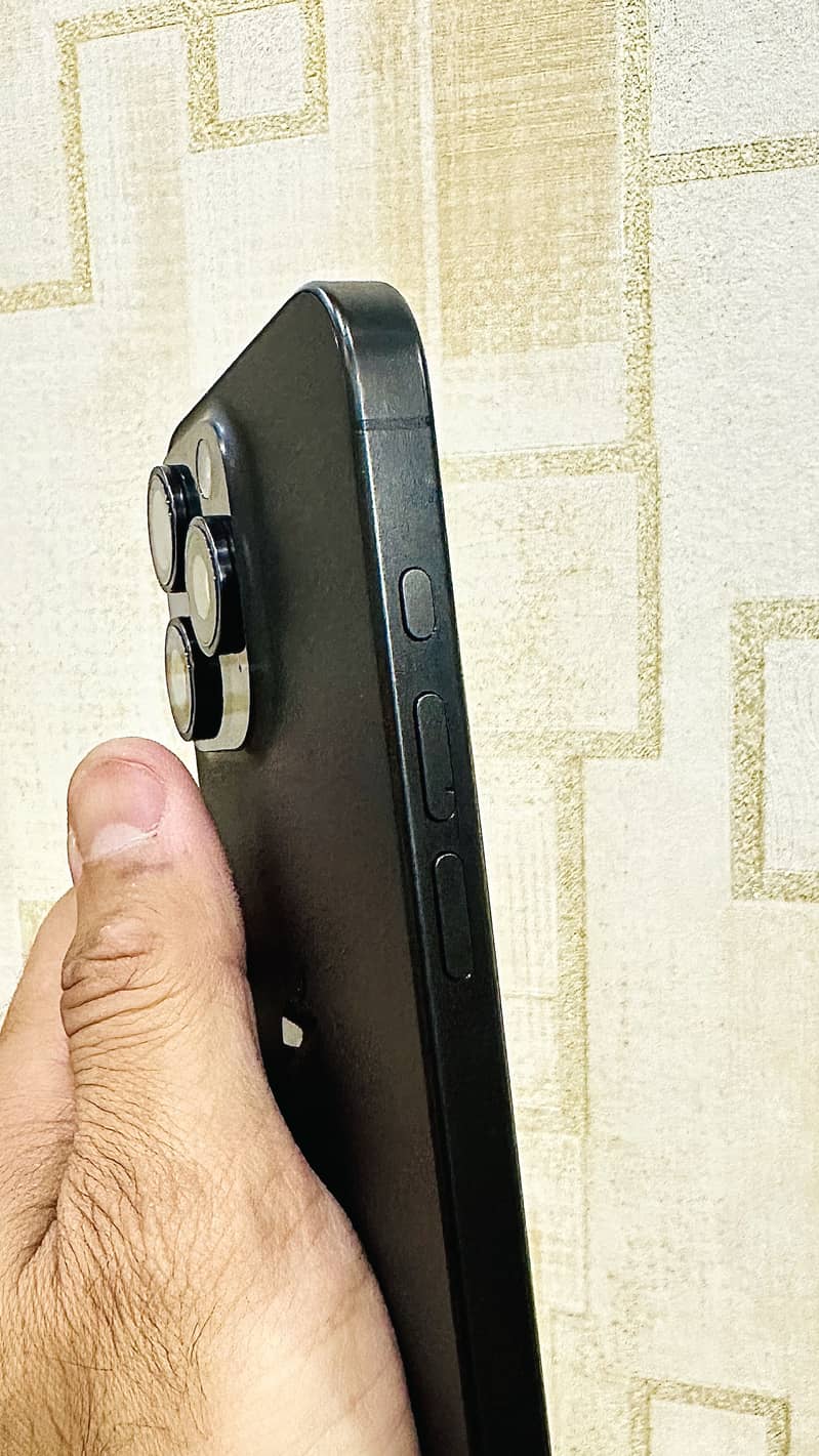 Apple iPhone 15 Pro Max 7