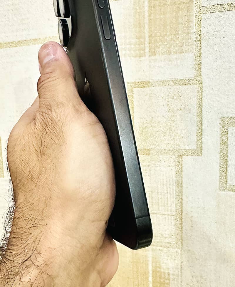 Apple iPhone 15 Pro Max 8