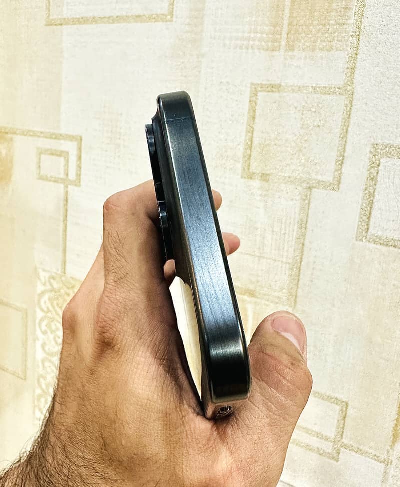 Apple iPhone 15 Pro Max 9
