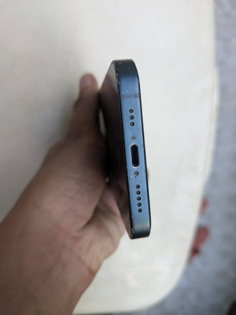 Apple iPhone 13 2