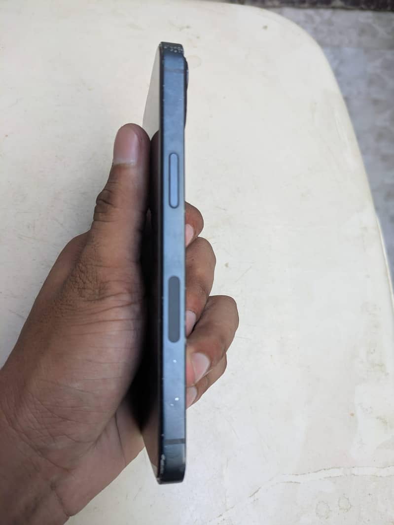 Apple iPhone 13 5