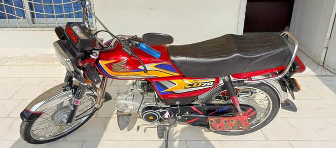 CD 70 Lush Condition First Owner One hand use very Carefully. . .