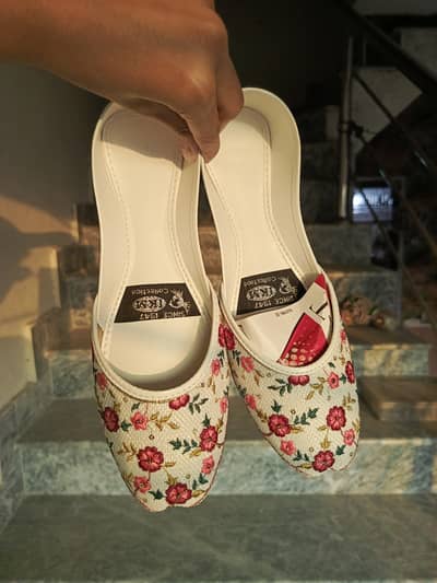 Embroidered Khussa