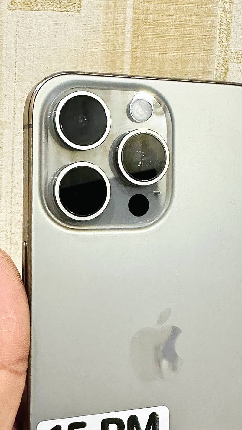 Apple iPhone 15 Pro Max 2