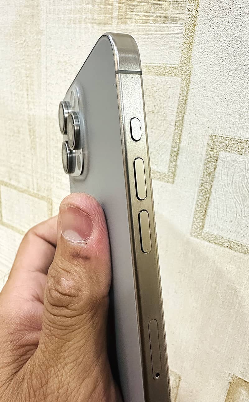 Apple iPhone 15 Pro Max 3