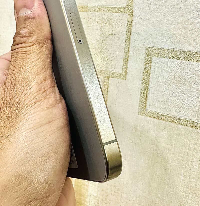 Apple iPhone 15 Pro Max 4