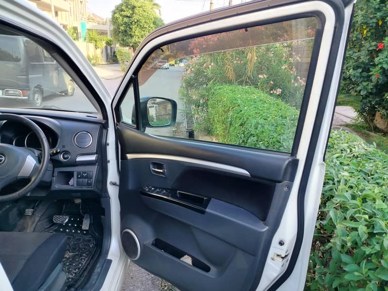 Mazda Azwagon 2012 11