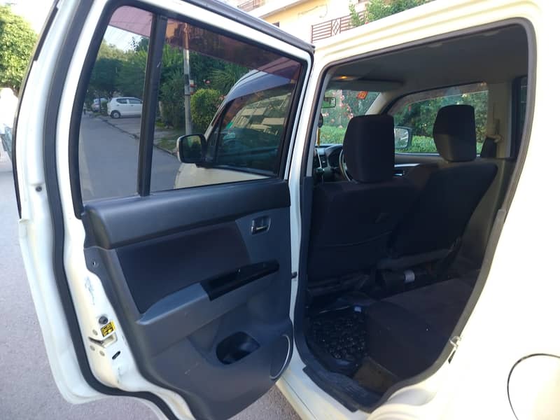 Mazda Azwagon 2012 14