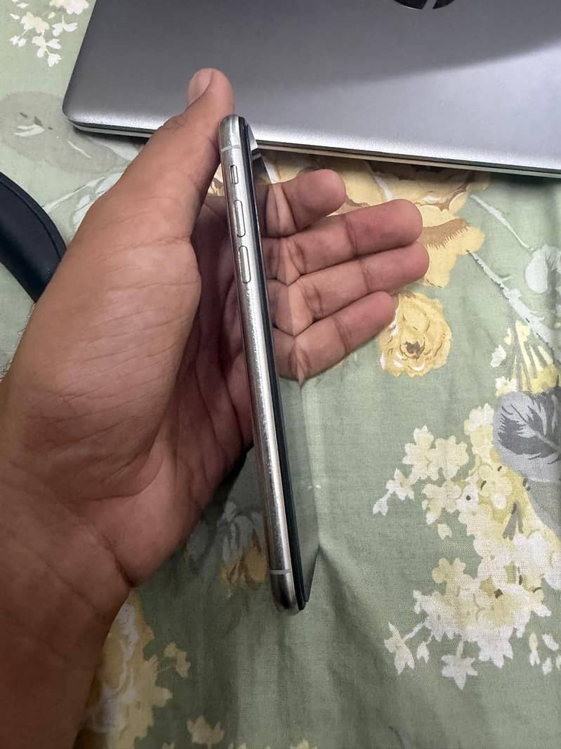 Apple iPhone X 3