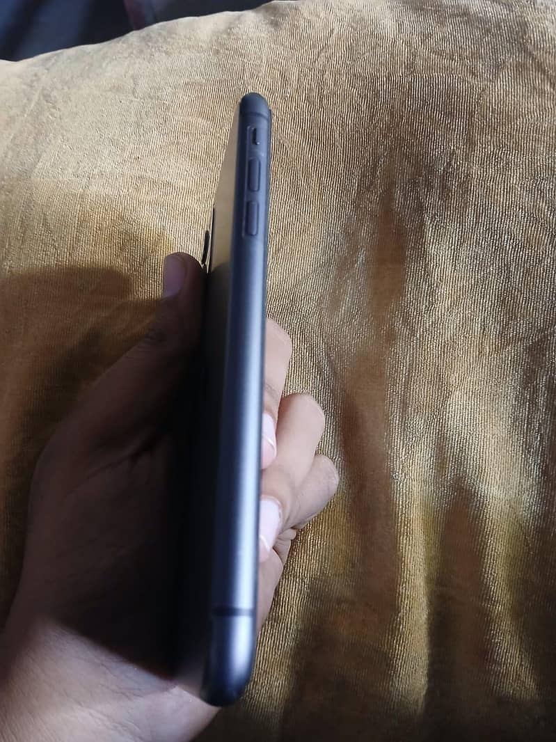 Apple iPhone 11 3