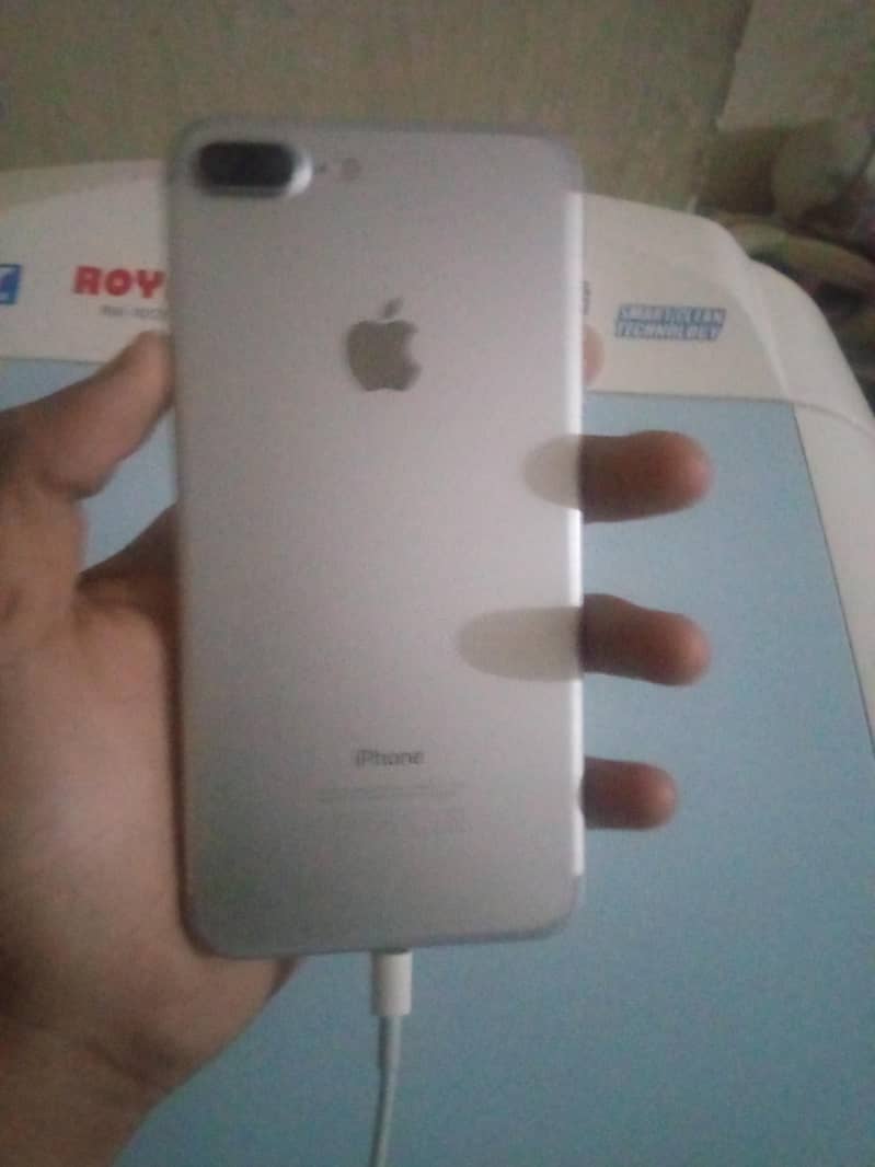 Apple iPhone 7 Plus 1