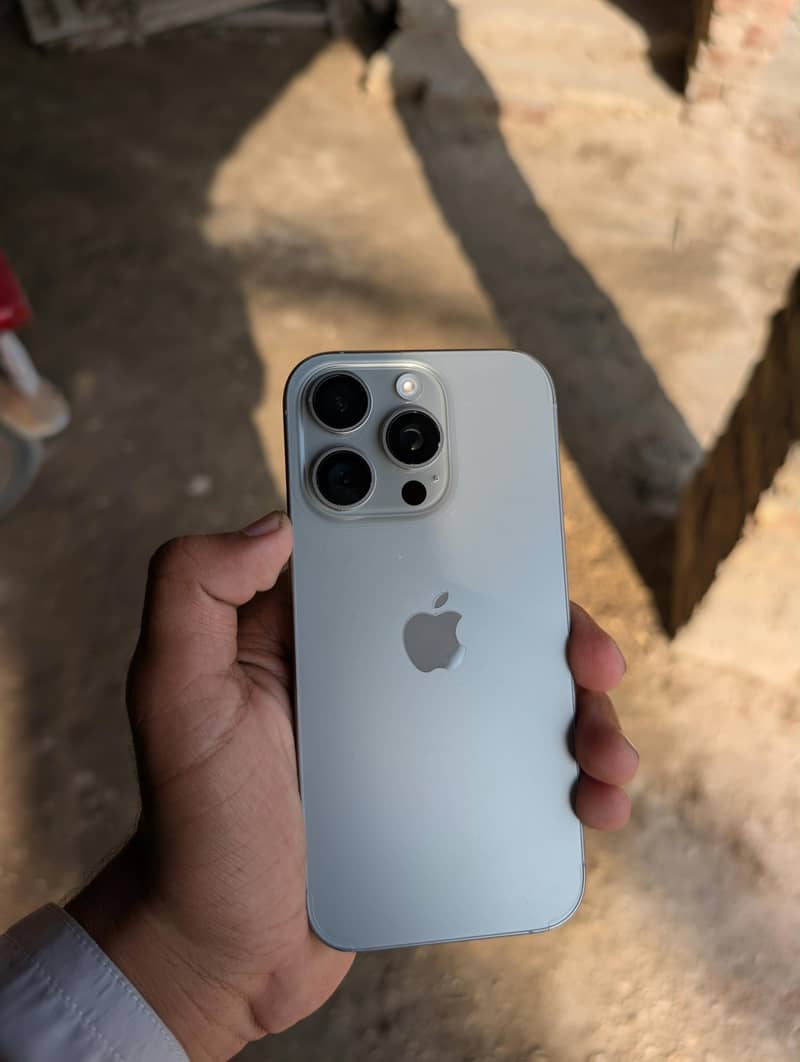 Apple iPhone 16 Pro 0