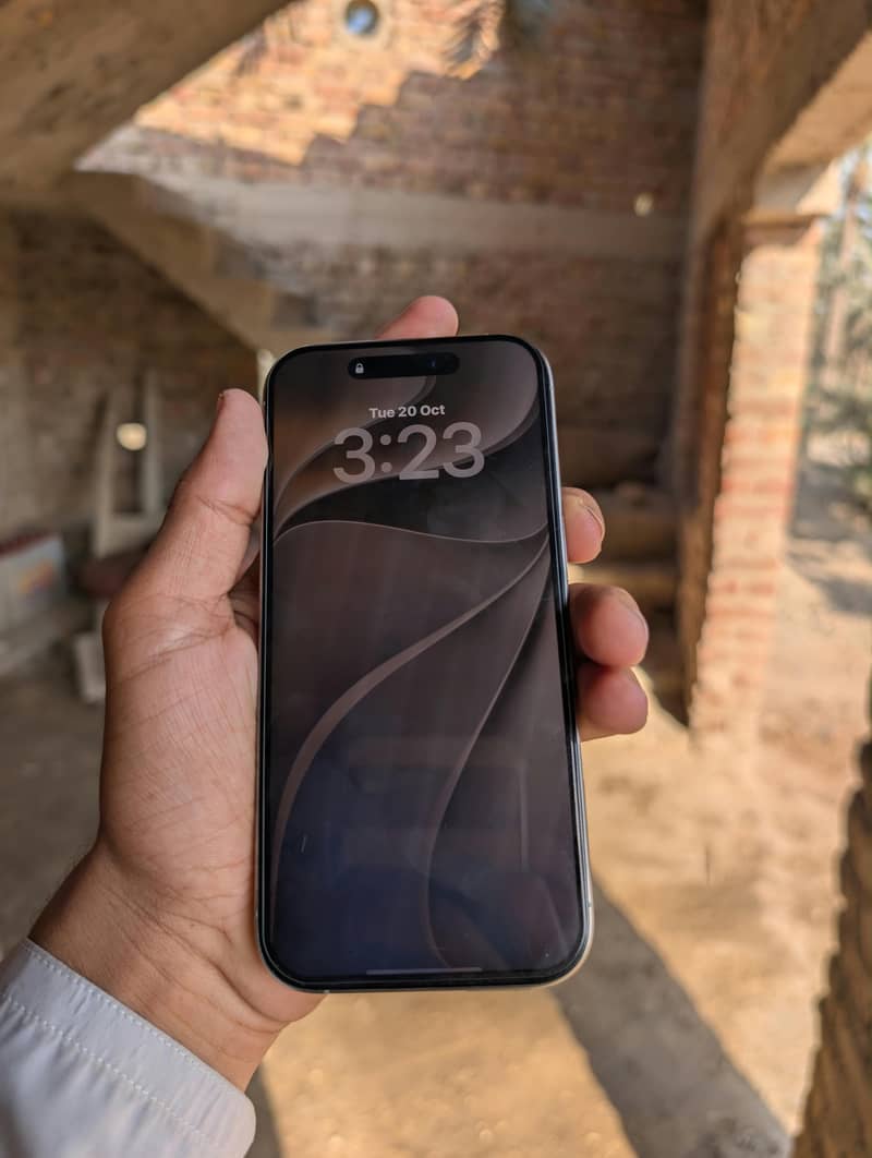Apple iPhone 16 Pro 1