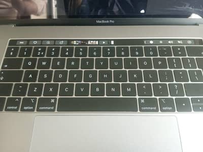 Apple MacBook Pro 2018 i7 16GB".