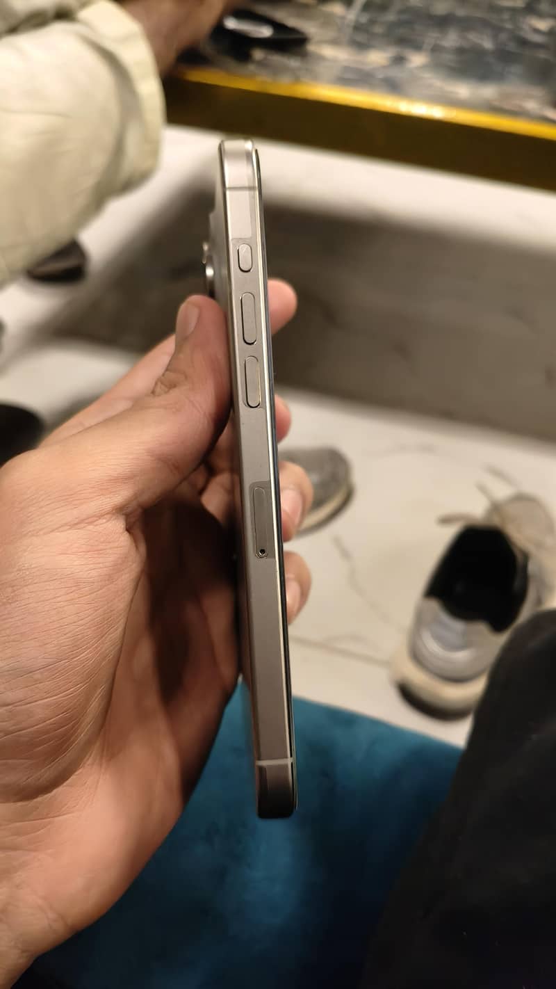Apple iPhone 15 Pro Max 4