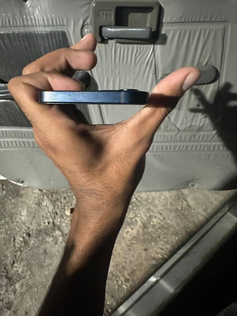 Apple iPhone 12 4