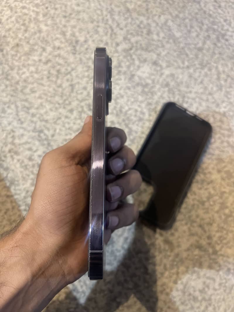 Apple iPhone 14 Pro Max 1