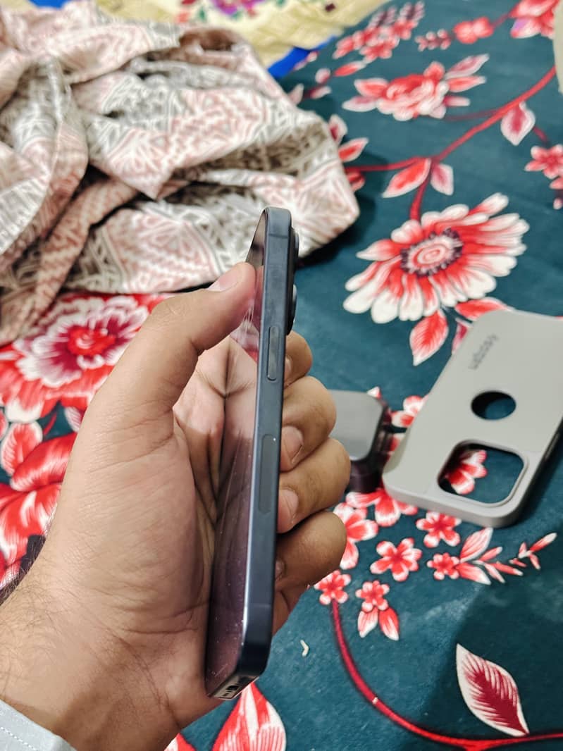 Apple iPhone 15 Pro 1