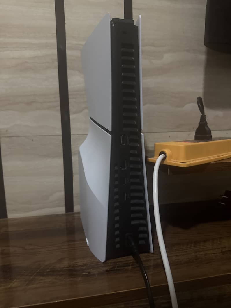 Ps 5 with 2 controller 0