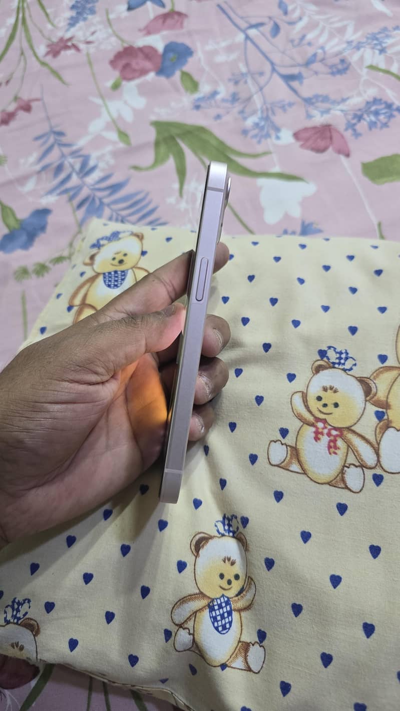 Apple iPhone 13 2