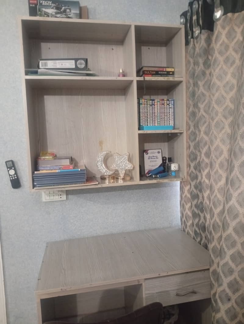 Book shelves, writing tables, and chairs - Bookcases & Shelves - 1120910869