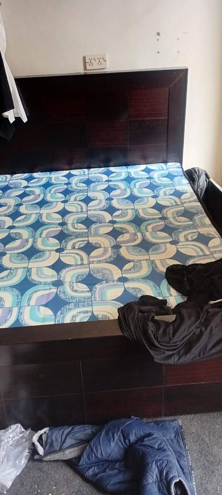 bed with mattress 0
