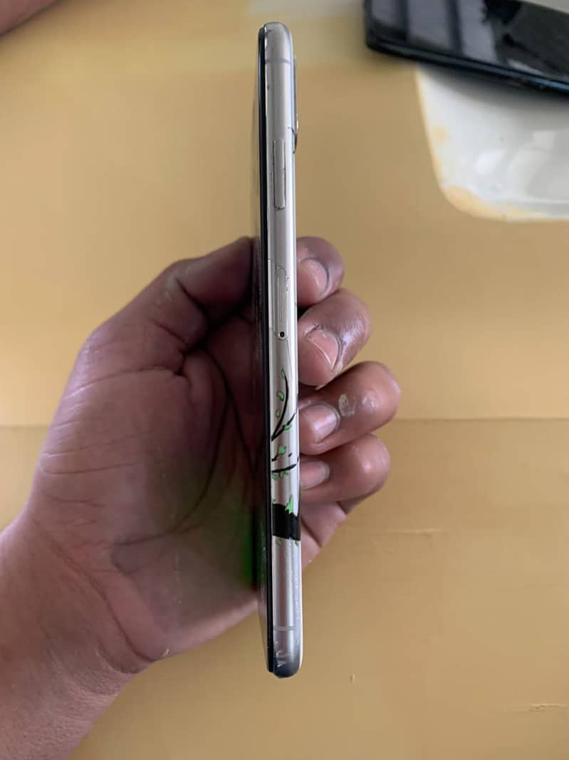 Apple iPhone XS Max 5