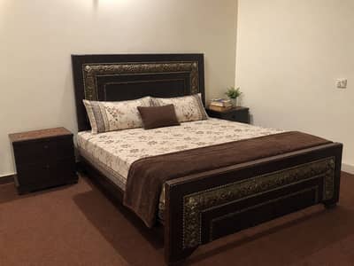 Double bed with 2 side tables