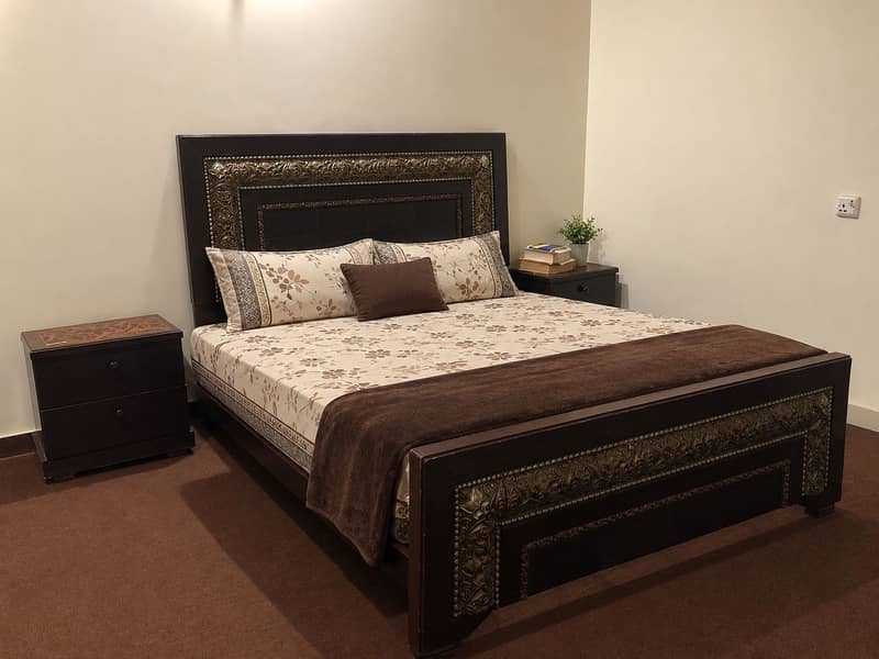 Double bed with 2 side tables 0