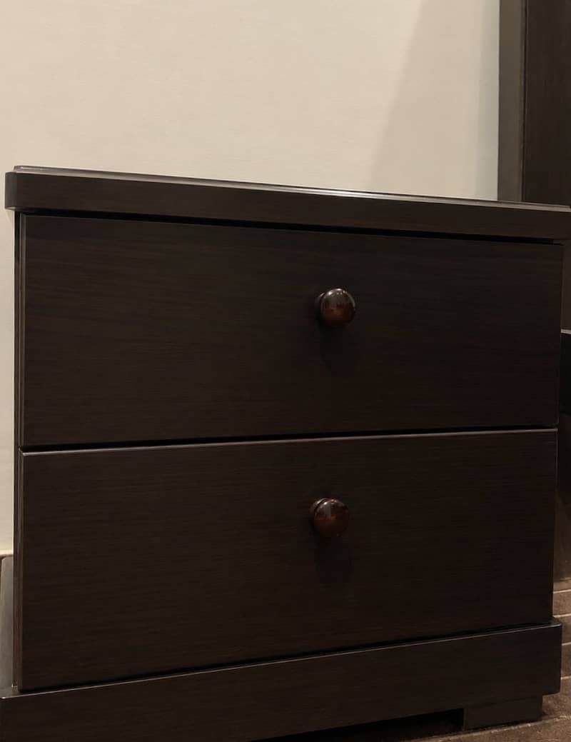 Double bed with 2 side tables 2