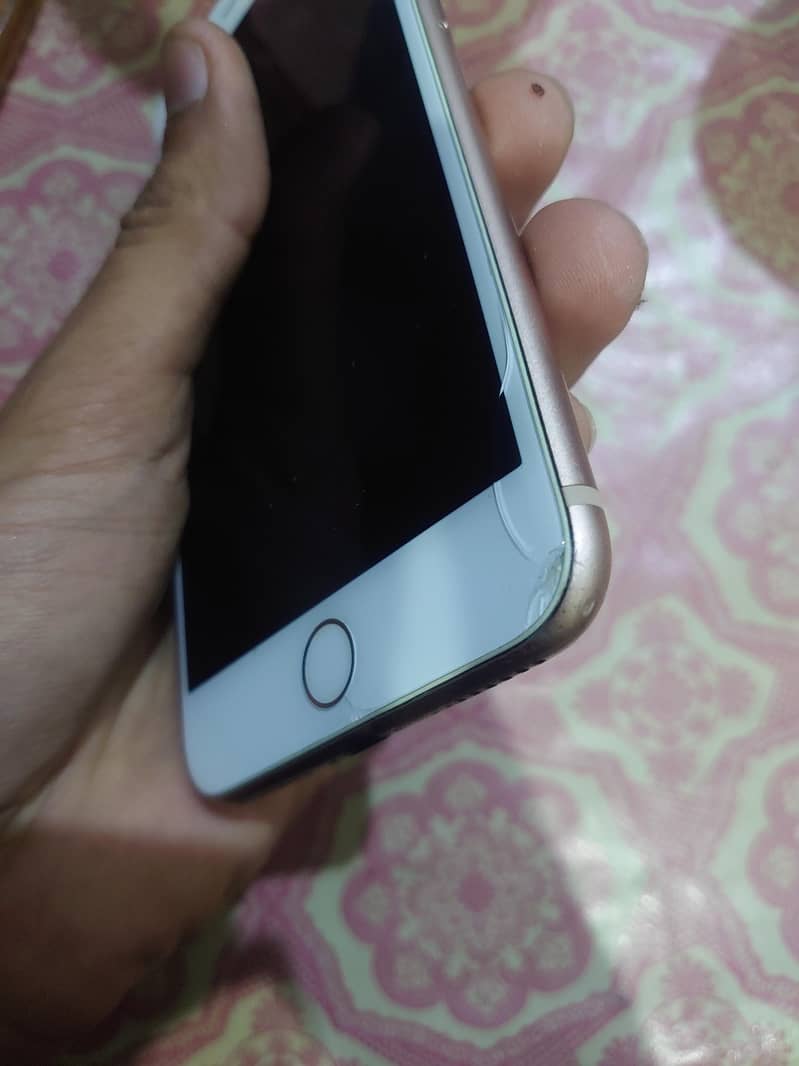 Apple iPhone 8 Plus 3
