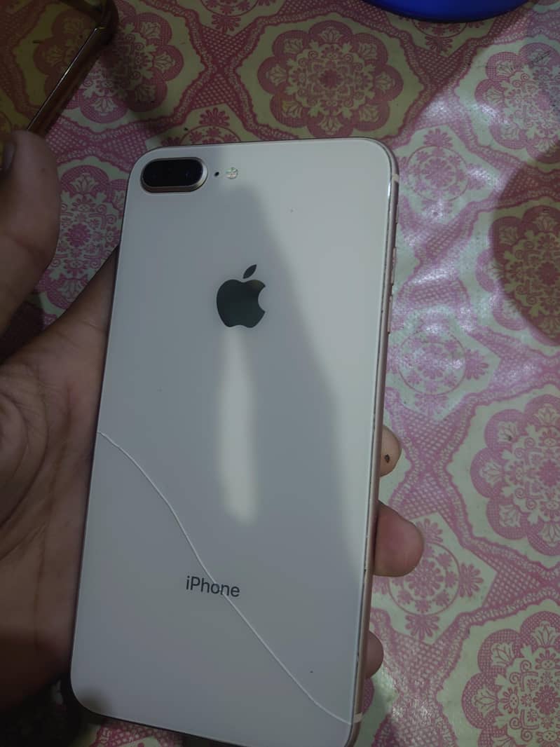 Apple iPhone 8 Plus 4