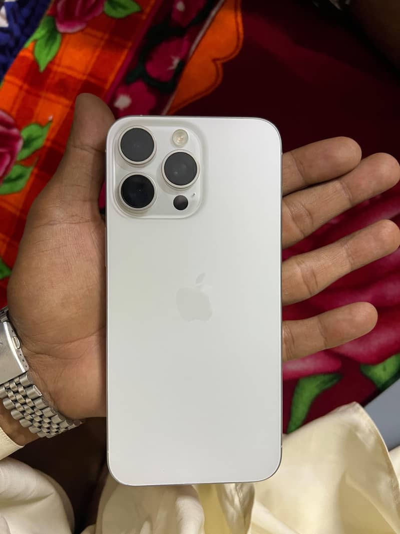 Apple iPhone 15 Pro Max 1