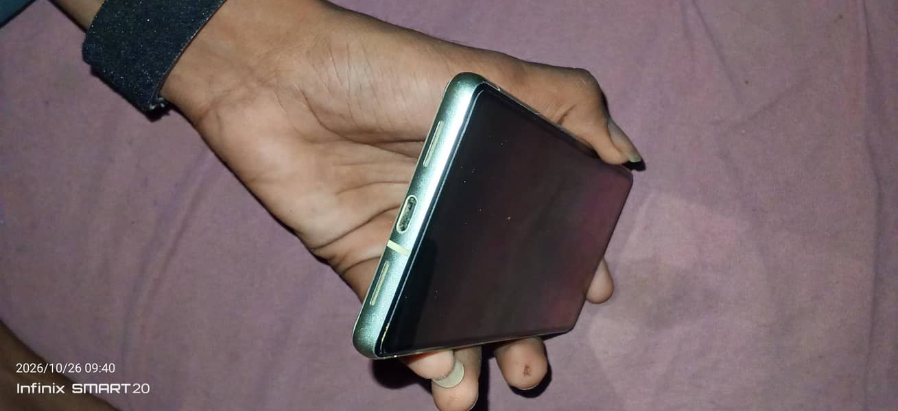 Google Pixel 7 4