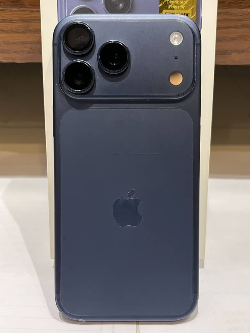 Apple iPhone 17 Pro Max 1