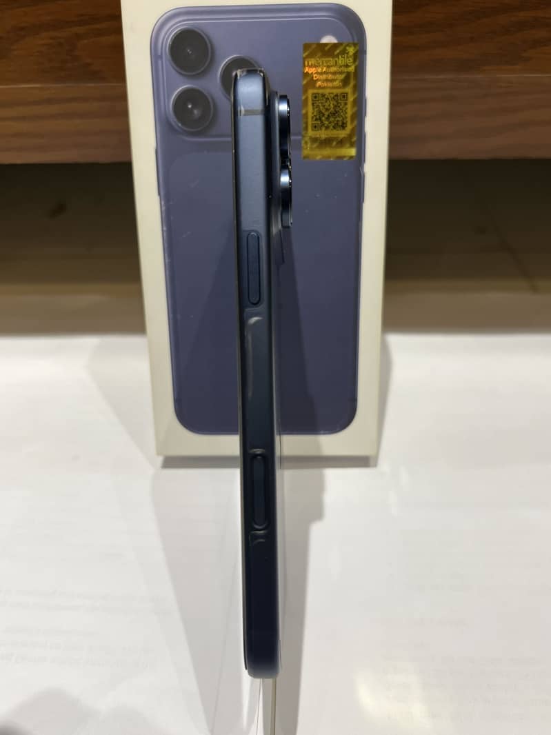 Apple iPhone 17 Pro Max 4
