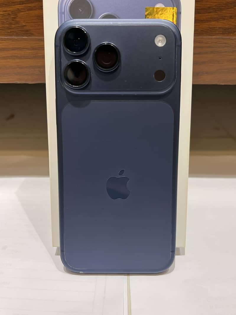 Apple iPhone 17 Pro Max 5