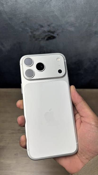 Apple iPhone 17 Pro Max JV 0