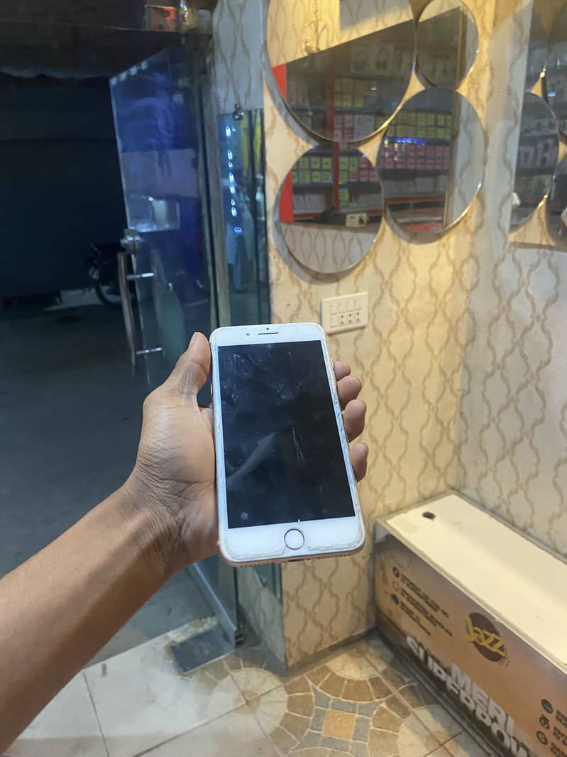 Apple iPhone 8 Plus 0
