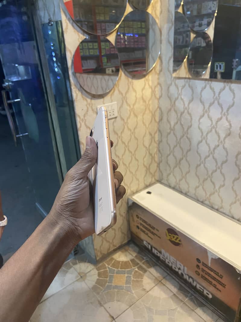 Apple iPhone 8 Plus 2